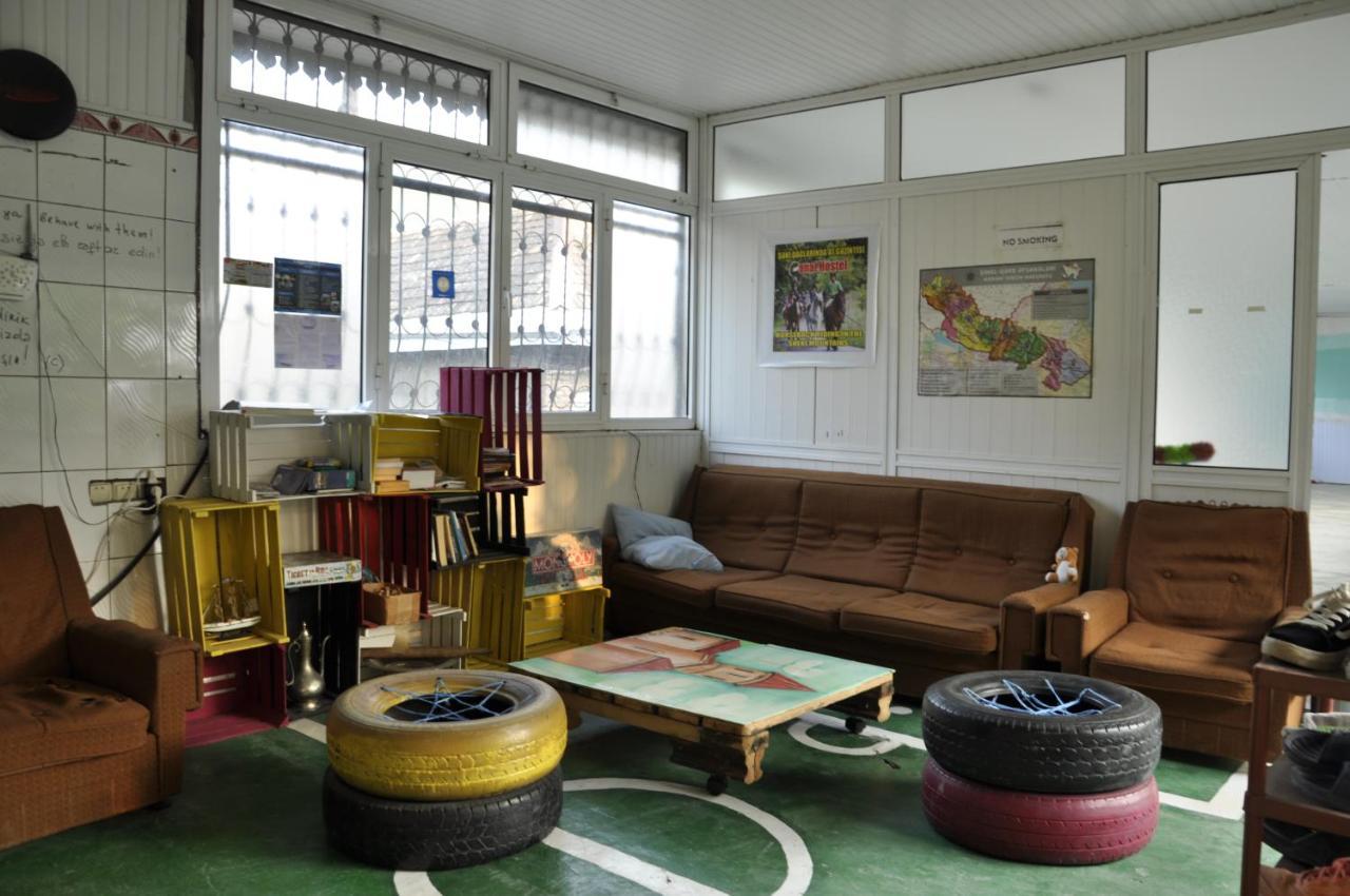 Canal Hostel Şǝki Extérieur photo